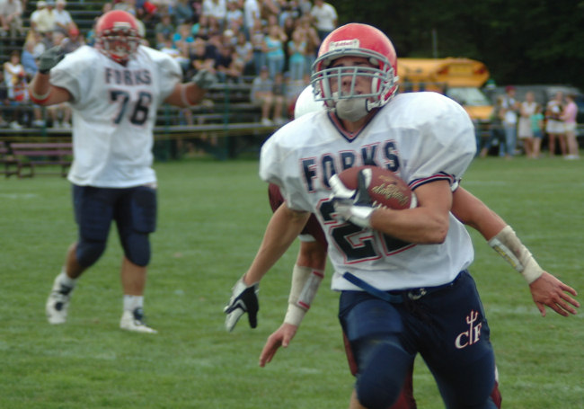 Jim Nicholson scampers away from a JC defender while Fuzzy celebrates the game "clinching" touchdown mid-way through the 4th quarter - photo by Sean Faughnan